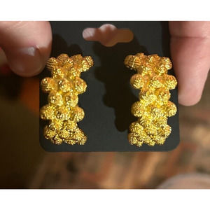 Avon Gold Tone Hazelnut Earrings